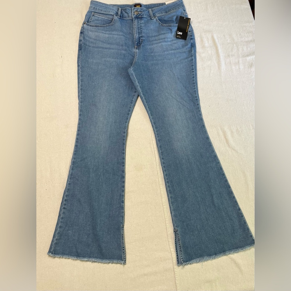 NWT Lee Blue Flare Wide Leg Jeans with Vintage Appeal Size 16